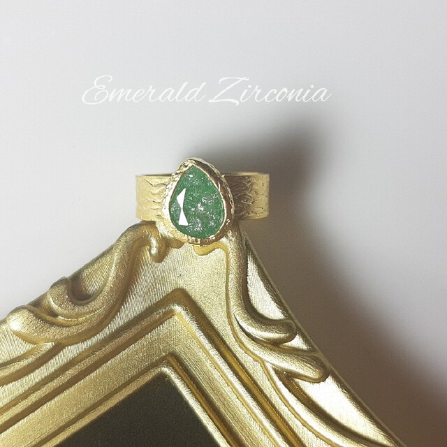 『Emerald Zirconia』の一目惚れ天然石リング