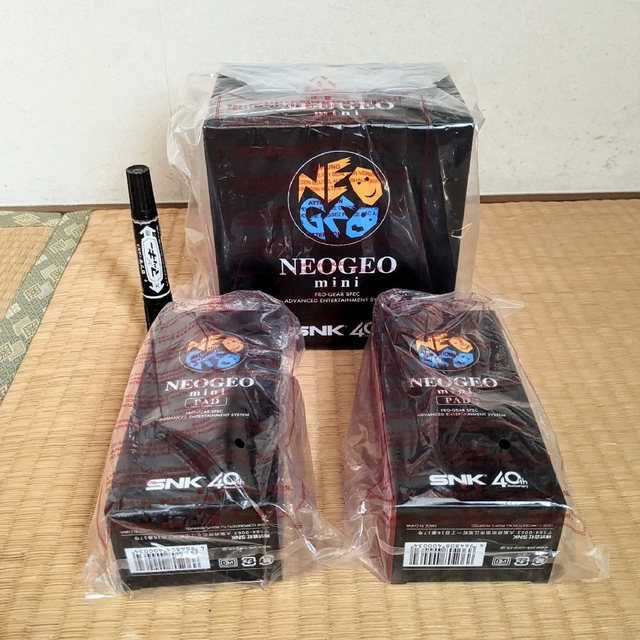 NEOGEO(ネオジオ)のSNK NEOGEO mini & NEOGEO mini PAD エンタメ/ホビーのゲームソフト/ゲーム機本体(携帯用ゲーム機本体)の商品写真