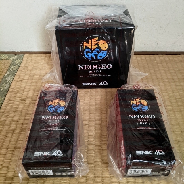 NEOGEO(ネオジオ)のSNK NEOGEO mini & NEOGEO mini PAD エンタメ/ホビーのゲームソフト/ゲーム機本体(携帯用ゲーム機本体)の商品写真