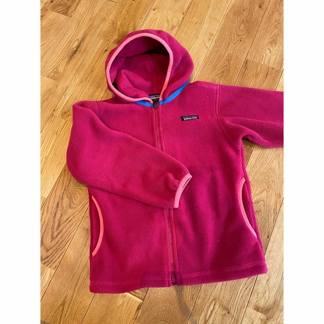 patagonia(パタゴニア)のパタゴニア　フリース　シンチラジャケット　4T ピンク キッズ/ベビー/マタニティのキッズ服女の子用(90cm~)(ジャケット/上着)の商品写真