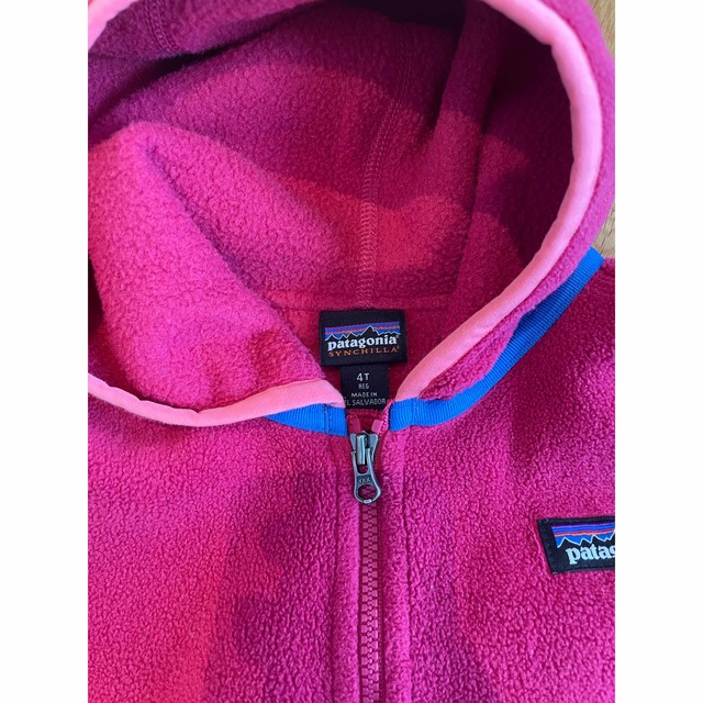 patagonia(パタゴニア)のパタゴニア　フリース　シンチラジャケット　4T ピンク キッズ/ベビー/マタニティのキッズ服女の子用(90cm~)(ジャケット/上着)の商品写真