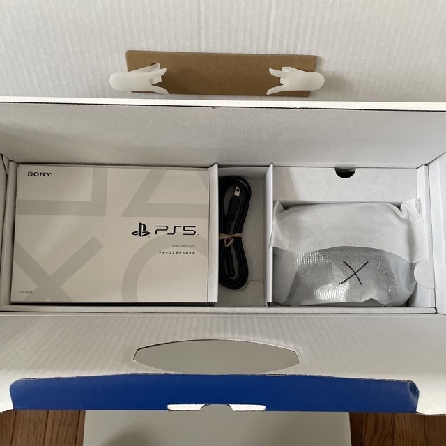 PlayStation5  Horizon Forbidden West同梱版 エンタメ/ホビーのゲームソフト/ゲーム機本体(家庭用ゲーム機本体)の商品写真