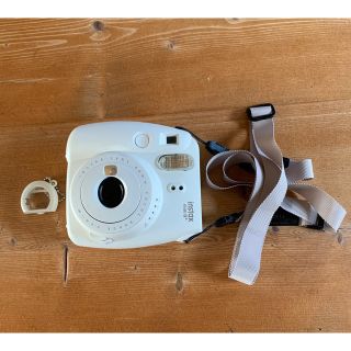 フジフイルム(富士フイルム)の富士フイルム instax mini8 プラス バニラ(1コ入)(フィルムカメラ)