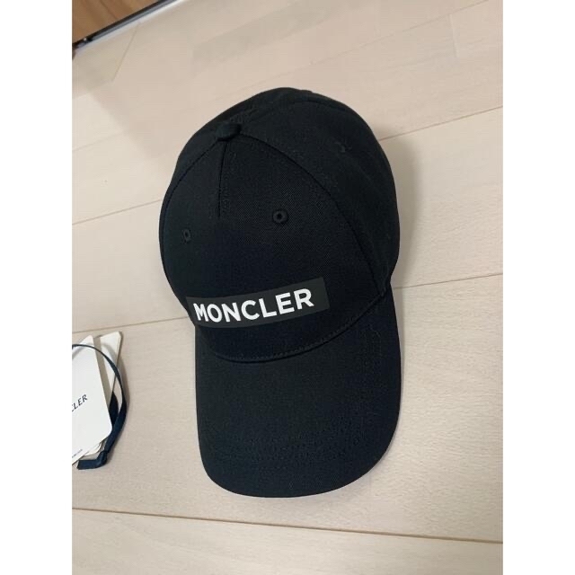 MONCLER(モンクレール)の新品未使用　人気完売品　モンクレール  キャップ　フリーサイズ　ブラック メンズの帽子(キャップ)の商品写真