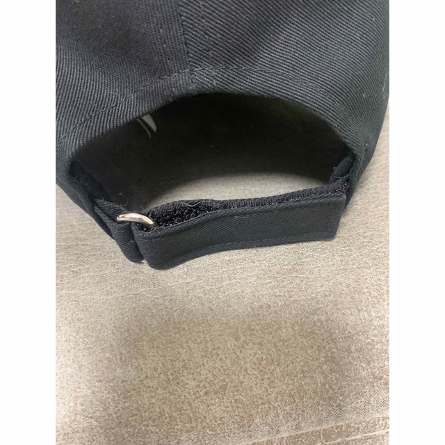 MONCLER(モンクレール)の新品未使用　人気完売品　モンクレール  キャップ　フリーサイズ　ブラック メンズの帽子(キャップ)の商品写真