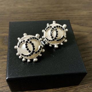 シャネル パールピアス ピアス(ブラック/黒色系)の通販 29点