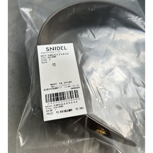 SNIDEL(スナイデル)のスナイデル　snidel  アセチワイドカチューシャ レディースのヘアアクセサリー(カチューシャ)の商品写真