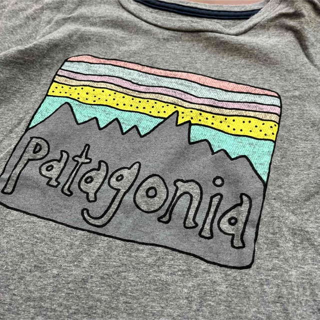 patagonia(パタゴニア)のパタゴニア★長袖Tシャツ★ロンT★4T★グレー★100くらい キッズ/ベビー/マタニティのキッズ服男の子用(90cm~)(Tシャツ/カットソー)の商品写真