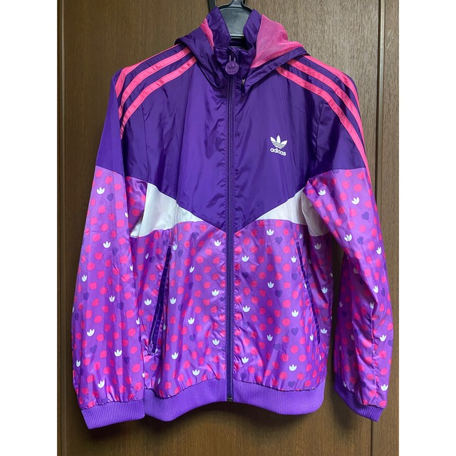 adidas(アディダス)のadidas ウインドブレーカー　キッズガールズ140 フード付き キッズ/ベビー/マタニティのキッズ服女の子用(90cm~)(ジャケット/上着)の商品写真