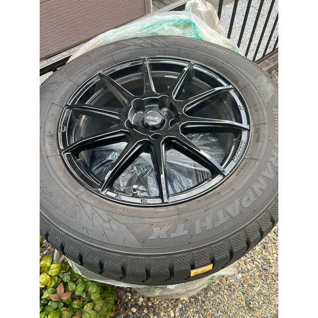 【3か月使用のみ】TOYOTIRE 225 65r17 スタッドレスホイルセット 自動車/バイクの自動車(タイヤ・ホイールセット)の商品写真