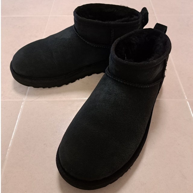 【美品】UGG アグ CLASSIC ウルトラミニ ブーツ 黒 24センチ