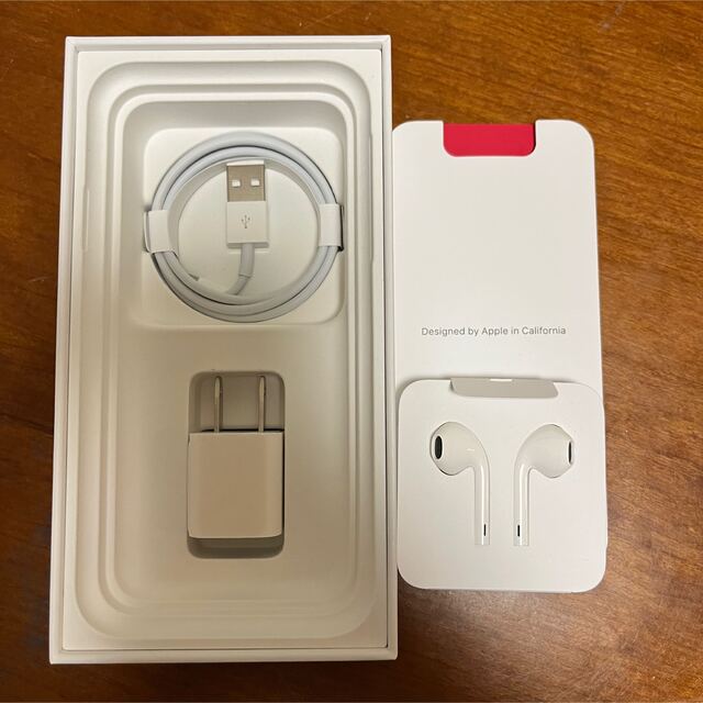 iPhone(アイフォーン)のiPhone11 128GB 美品 レッド スマホ/家電/カメラのスマートフォン/携帯電話(スマートフォン本体)の商品写真