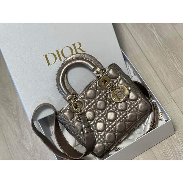 Christian Dior(クリスチャンディオール)のDIOR レディディオール　Lady Dior レディースのバッグ(ハンドバッグ)の商品写真