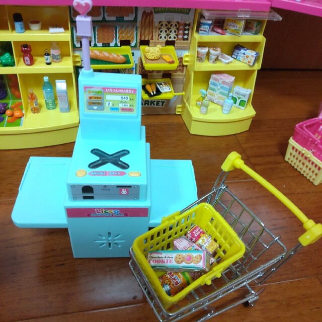 リカちゃん、セルフレジでピッ　大きなショッピングモール　難あり キッズ/ベビー/マタニティのおもちゃ(ぬいぐるみ/人形)の商品写真