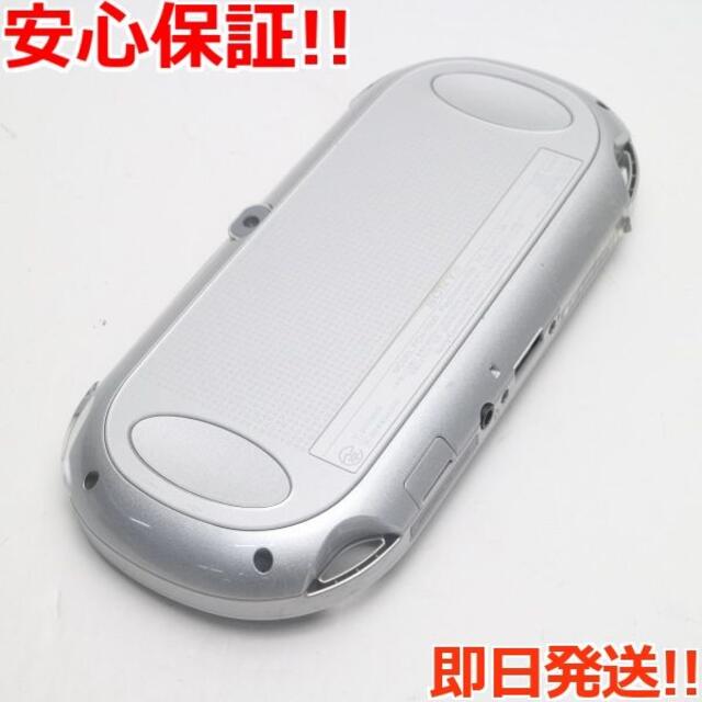 SONY(ソニー)の美品 PCH-1000 PS VITA シルバー  エンタメ/ホビーのゲームソフト/ゲーム機本体(携帯用ゲーム機本体)の商品写真