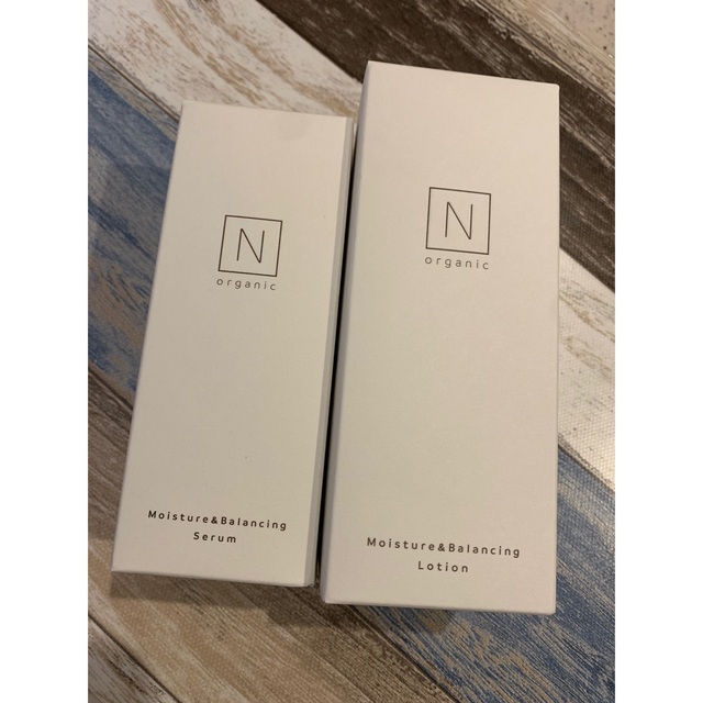 N organic(エヌオーガニック)の新品未開封　Nオーガニック　モイスチュア＆バランシングローション　セラム　セット コスメ/美容のスキンケア/基礎化粧品(化粧水/ローション)の商品写真