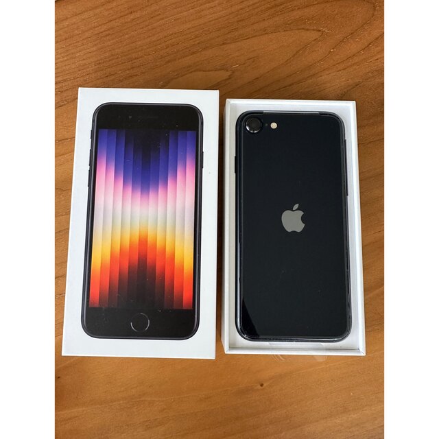 Apple(アップル)のiPhone SE3 64GB Midnight SIMフリー 新品 スマホ/家電/カメラのスマートフォン/携帯電話(スマートフォン本体)の商品写真