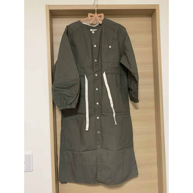yori サファリロングコート カーキ レディースのジャケット/アウター(ロングコート)の商品写真