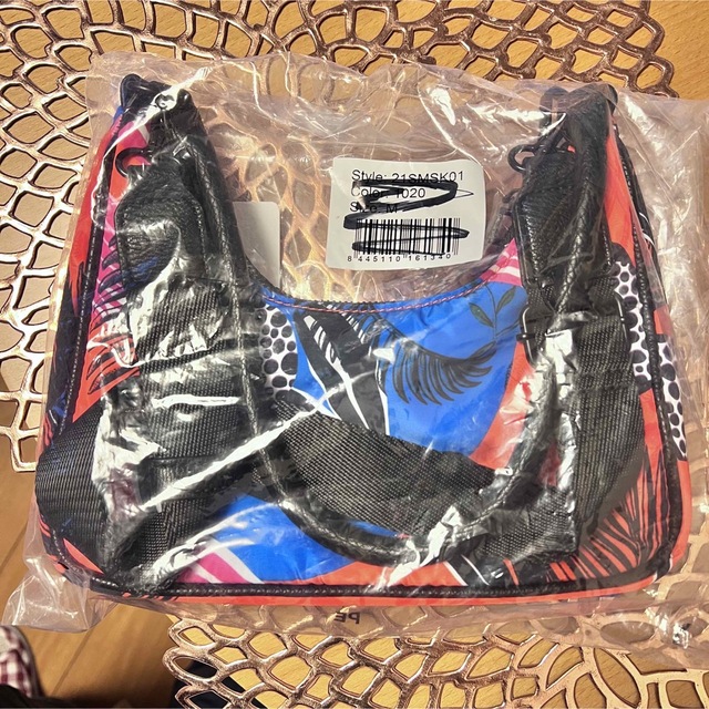 DESIGUAL(デシグアル)のデシグアル　バッグ ショルダーバッグ クラッチ 軽量　防水　レジャー スポーツ レディースのバッグ(ショルダーバッグ)の商品写真