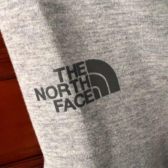 THE NORTH FACE(ザノースフェイス)のメンズ　ノースフェイス　アウター　パーカー　グレー　韓国語　 メンズのジャケット/アウター(その他)の商品写真