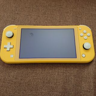 ニンテンドースイッチ(Nintendo Switch)のSwitchLite スイッチライト本体 イエロー【ジャンク品】(携帯用ゲーム機本体)