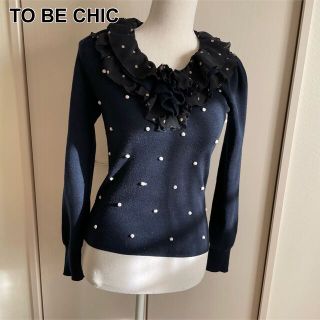 トゥービーシック(TO BE CHIC)のTO BE CHIC ドット　刺繍　ニット　フリル　ネイビー　ポンポン(ニット/セーター)