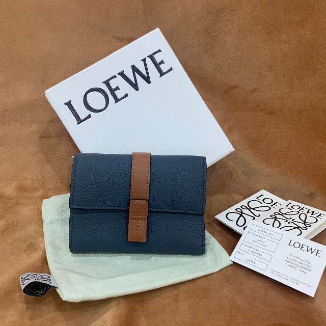 ロエベ LOEWE スモールバーティカルウォレット 限定色 equaljustice.wy.gov