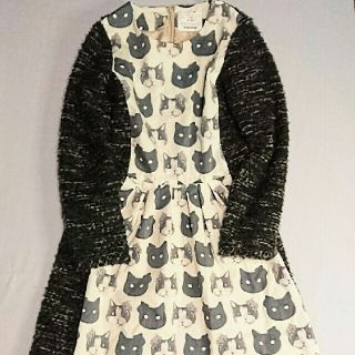 ボシュプルメット(bortsprungt)の美品【bortsprungt】猫さん×ぽこぽこツィード使い総柄ワンピース 猫(ひざ丈ワンピース)