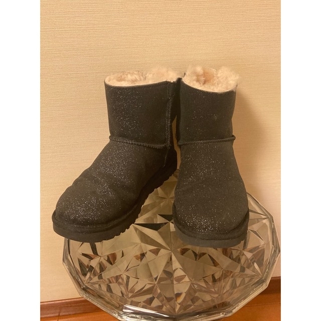 UGG ムートンブーツ　ラメ　リボン　ベイリーボウ　7 24㎝ レディースの靴/シューズ(ブーツ)の商品写真