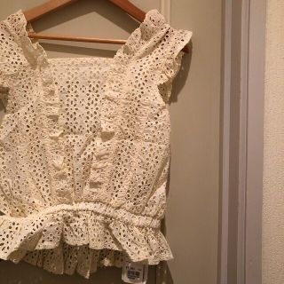 ロキエ(Lochie)のflower lace bustier🤍タグつき未使用(シャツ/ブラウス(半袖/袖なし))