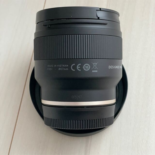 TAMRON(タムロン)の美品TAMRON 24mm F2.8 Di III OSD Model F051 スマホ/家電/カメラのカメラ(レンズ(単焦点))の商品写真