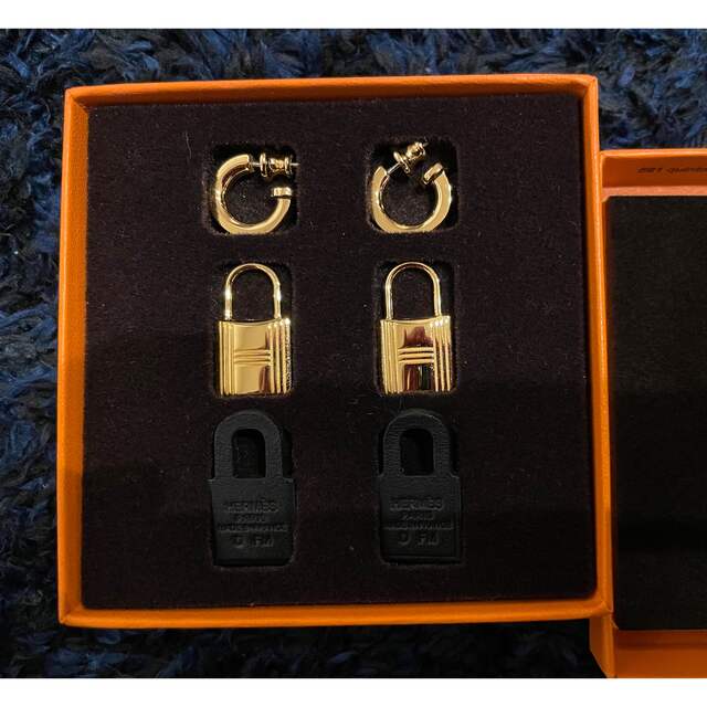HERMES エルメス オーケリー ピアス 黒 ゴールド金具