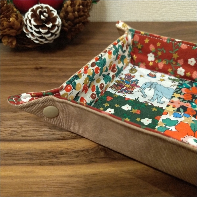 ファブリックトレイ❁Xmas柄 パッチワーク リバティプリント使用 www ... ファブリックトレイ❁パッチワーク(イエロー系) リバティプリント使用