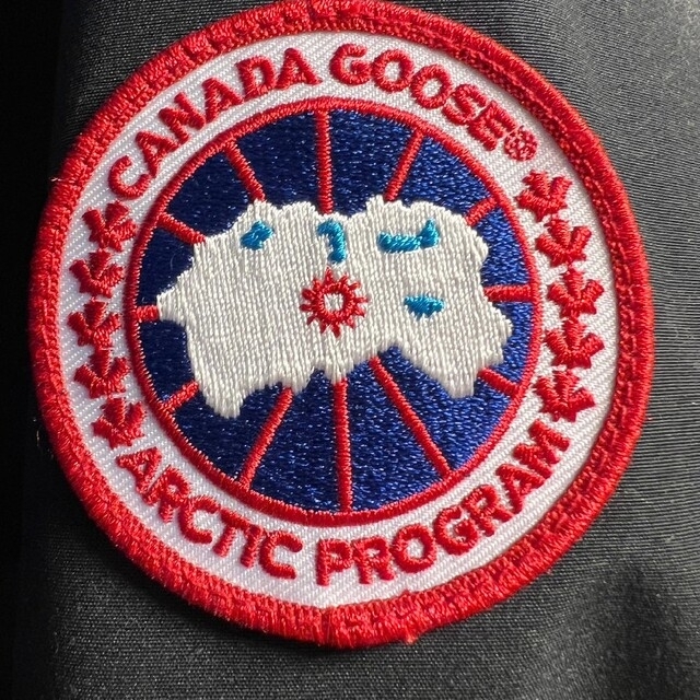 CANADA GOOSE(カナダグース)のカナダグース CANADA GOOSE ジャスパー M Noir 黒 メンズのジャケット/アウター(ダウンジャケット)の商品写真