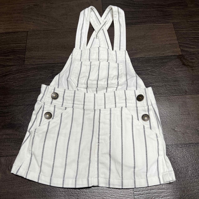 西松屋(ニシマツヤ)の西松屋　白　ストライプ　ジャンバースカート キッズ/ベビー/マタニティのベビー服(~85cm)(カバーオール)の商品写真