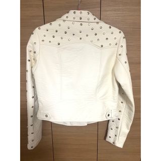 ZARA(ライダースジャケット ・ ホワイト/白色系)のフリマ ZARA(ライダースジャケット ・ ホワイト/白色系)のフリマ