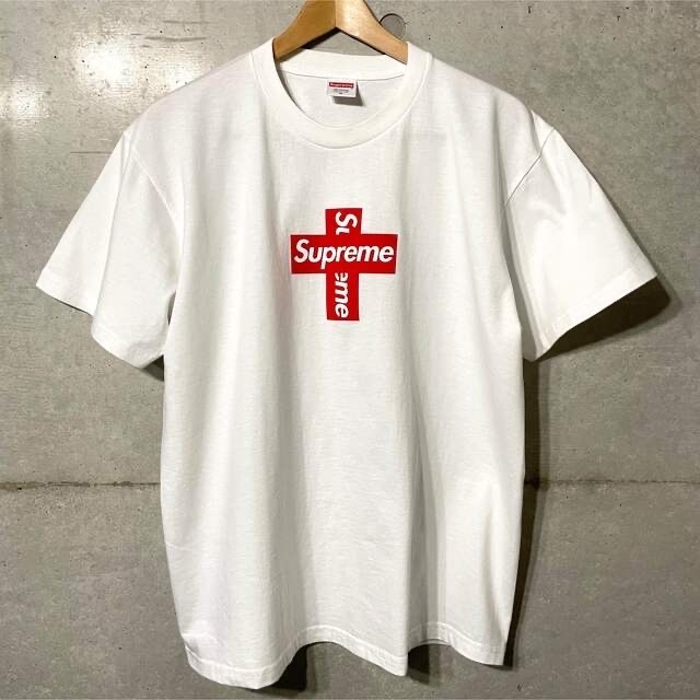 Supreme(シュプリーム)のSupreme cross box logo tee メンズのトップス(Tシャツ/カットソー(半袖/袖なし))の商品写真