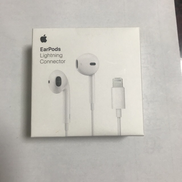 Apple(アップル)のApple EarPods with Lightning Connector スマホ/家電/カメラのオーディオ機器(ヘッドフォン/イヤフォン)の商品写真