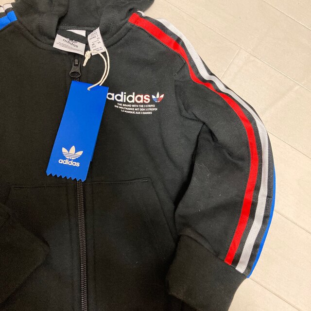 adidas(アディダス)のadidas パーカー　新品　未使用　90 キッズ/ベビー/マタニティのキッズ服男の子用(90cm~)(ジャケット/上着)の商品写真