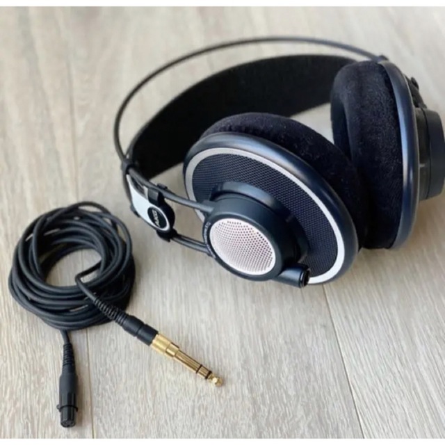 AKG アーカーゲー　K702 オープンエア型ヘッドフォン　中古美品　おまけ付き スマホ/家電/カメラのオーディオ機器(ヘッドフォン/イヤフォン)の商品写真