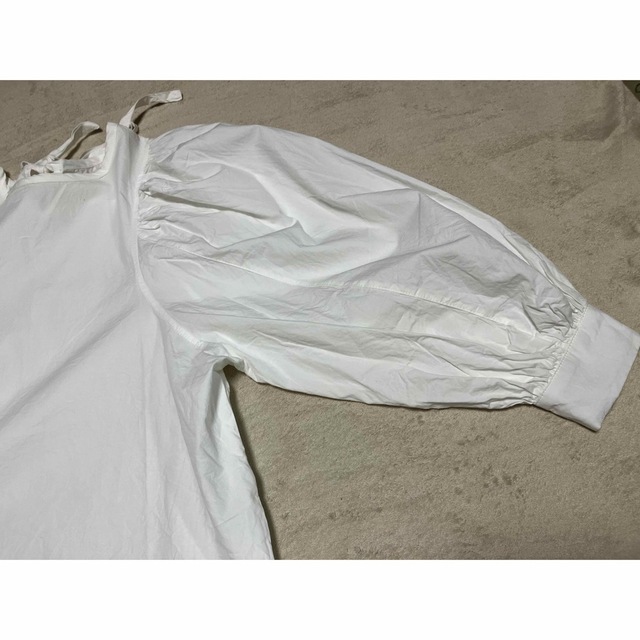 GRL(グレイル)の白パイピングブラウス レディースのトップス(シャツ/ブラウス(長袖/七分))の商品写真