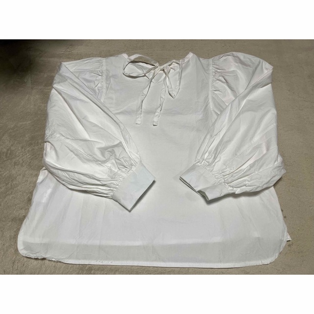 GRL(グレイル)の白パイピングブラウス レディースのトップス(シャツ/ブラウス(長袖/七分))の商品写真