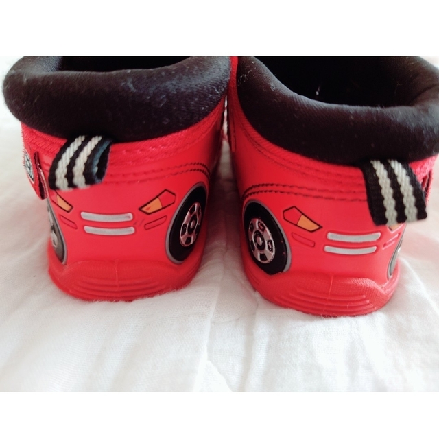 Takara Tomy(タカラトミー)のトミカ 靴 16cm 消防車 スニーカー TOMICA キッズ 男の子 消防士 キッズ/ベビー/マタニティのキッズ靴/シューズ(15cm~)(スニーカー)の商品写真