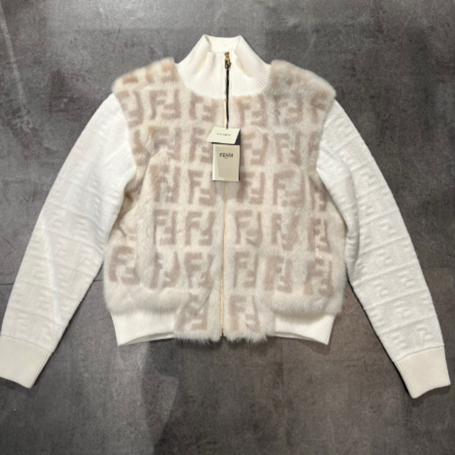 FENDI - 人気商品‼️FENDIホワイトミンク ボンバージャケット