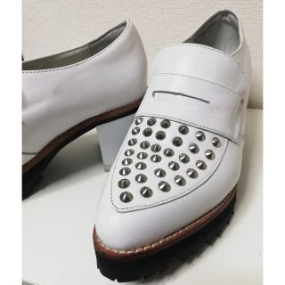 ジェフリーキャンベル(JEFFREY CAMPBELL)のローズバッド ジェフリーキャンベル コラボ　ヒールローファー　ホワイト　23.5(ローファー/革靴)