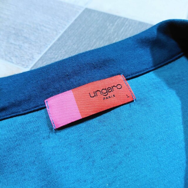 emanuel ungaro(エマニュエルウンガロ)のungaro PARIS カットソー生地 花柄 シャツ ブラウス レディースのトップス(シャツ/ブラウス(長袖/七分))の商品写真