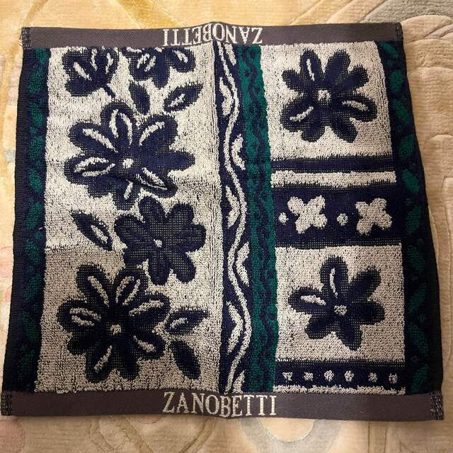 ZANOBETTI(ザノベッティー)の【新品】zanobetti ハンカチタオル レディースのファッション小物(ハンカチ)の商品写真