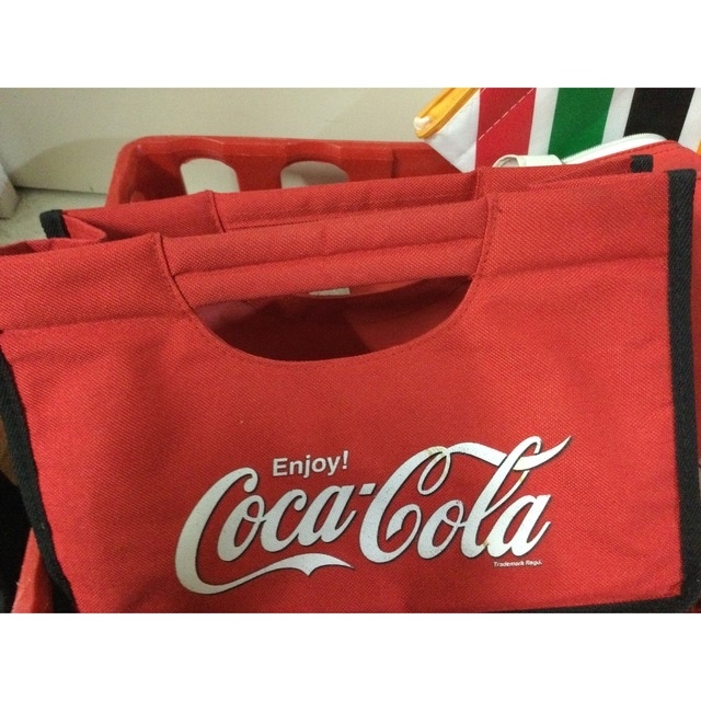 コカ・コーラ(コカコーラ)の❤️コカコーラフラットケース＊グラス2＊クーラーbag4＊bag 2❤️ スポーツ/アウトドアのアウトドア(その他)の商品写真