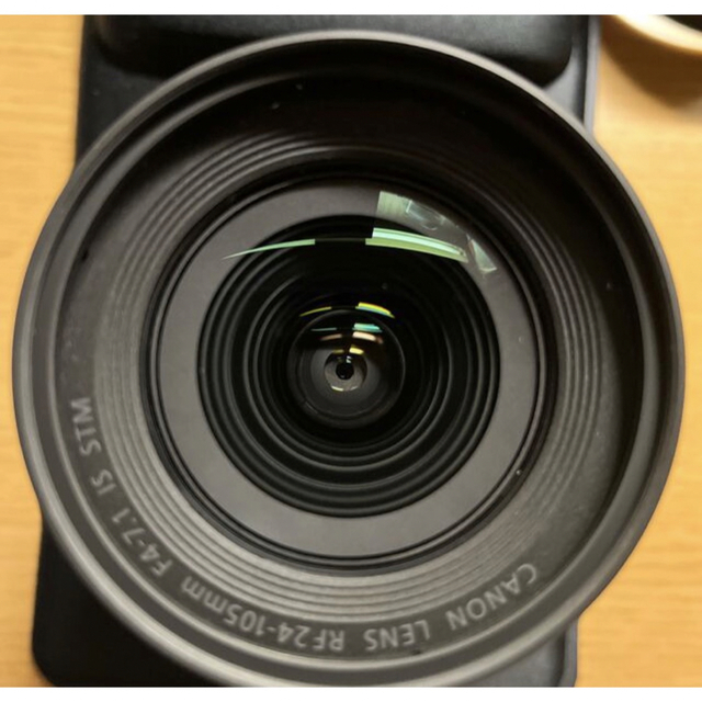 Canon(キヤノン)のCANON RF24-105 F4-7.1 IS STM フードセット スマホ/家電/カメラのカメラ(レンズ(ズーム))の商品写真