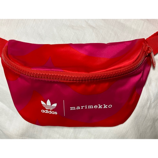 adidas(アディダス)の★ラスト１個★adidas×marimekko★美品ウエストバッグファニーパック メンズのバッグ(ウエストポーチ)の商品写真